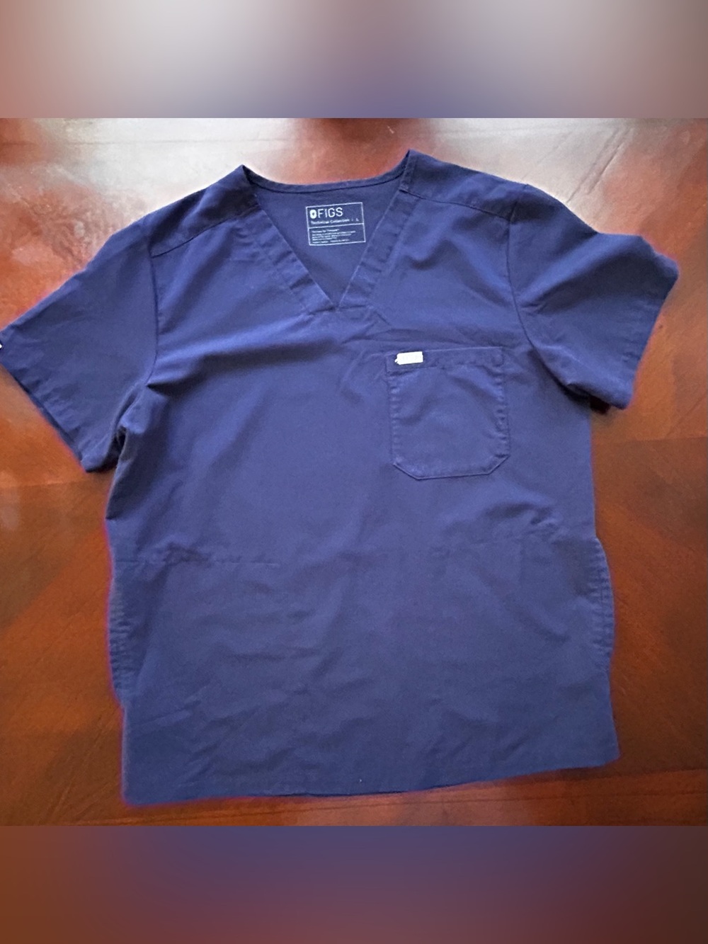 FIGS Women’s Navy V-Neck Technical Scrub Top size L